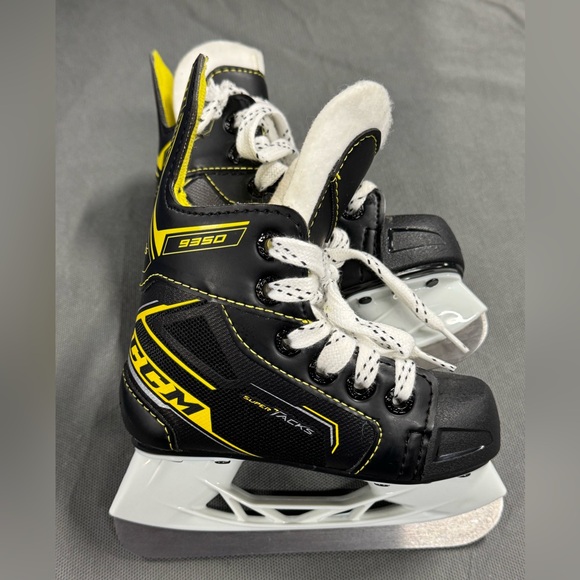 CCM Other - Pair of Kids CCM Super Tacks 9350 Hockey Skates